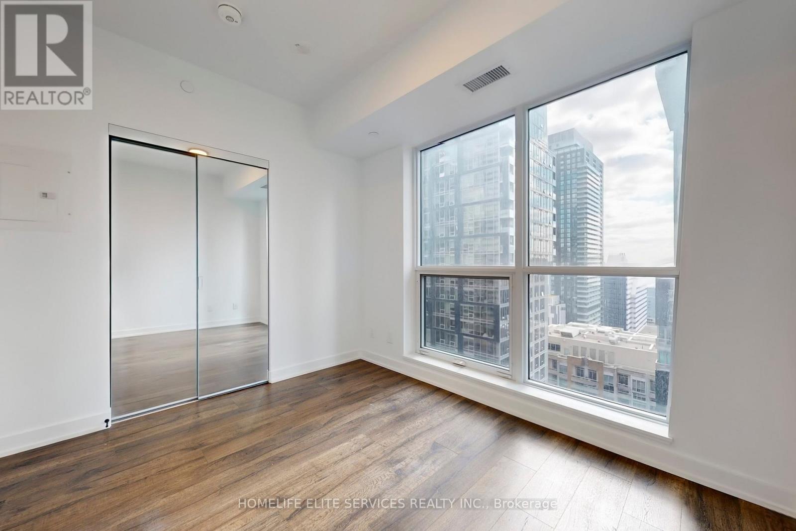 702 - 327 King Street W, Toronto (waterfront Communities), Ontario