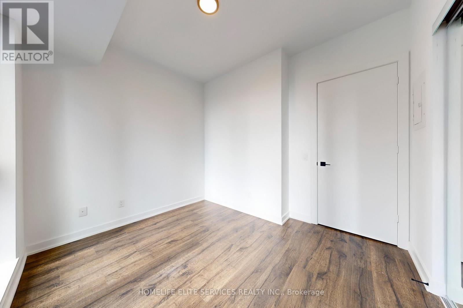 702 - 327 King Street W, Toronto (waterfront Communities), Ontario