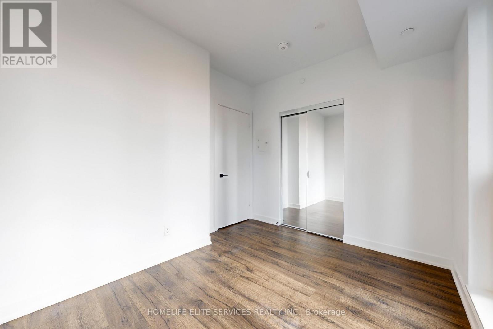 702 - 327 King Street W, Toronto (waterfront Communities), Ontario