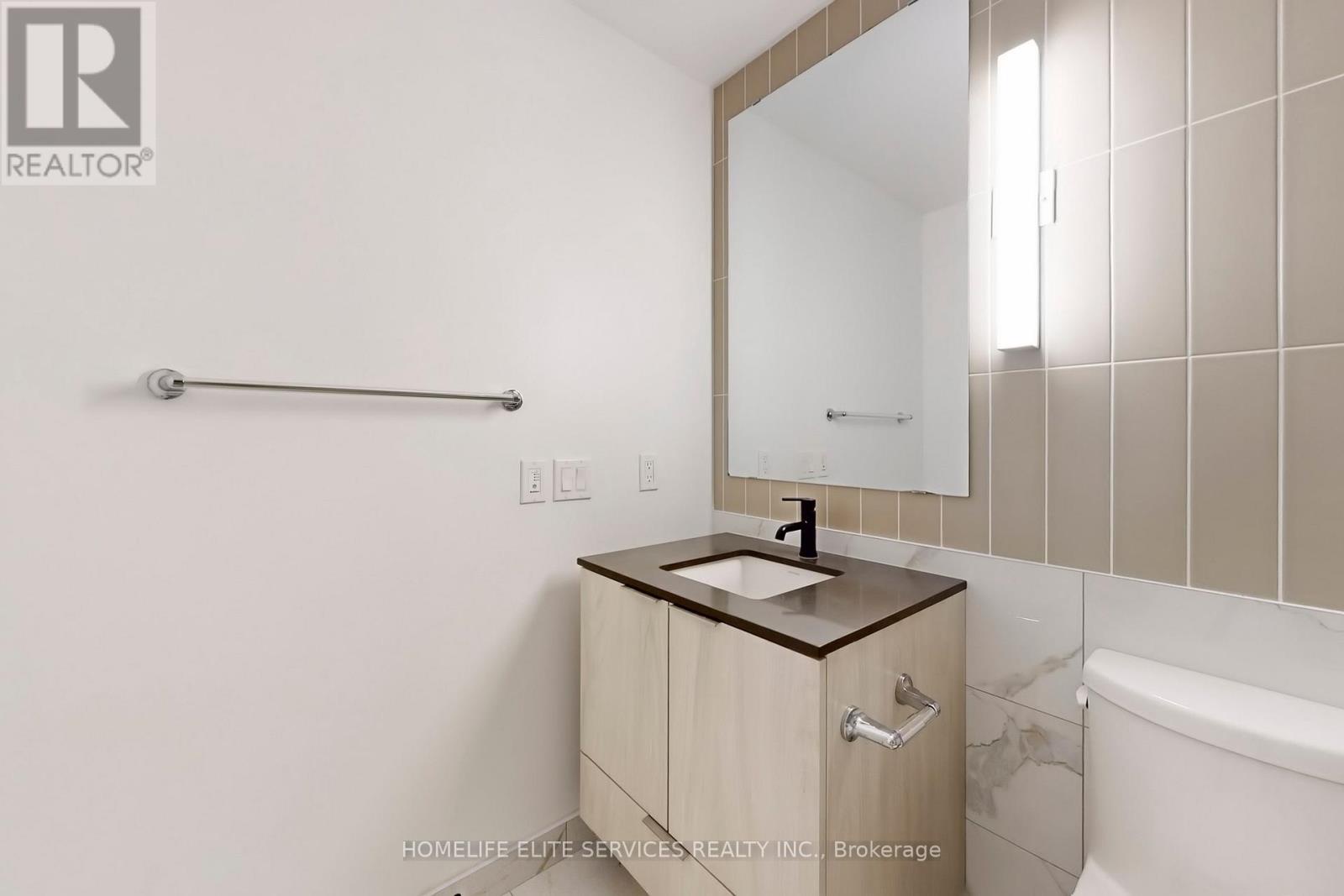 702 - 327 King Street W, Toronto (waterfront Communities), Ontario