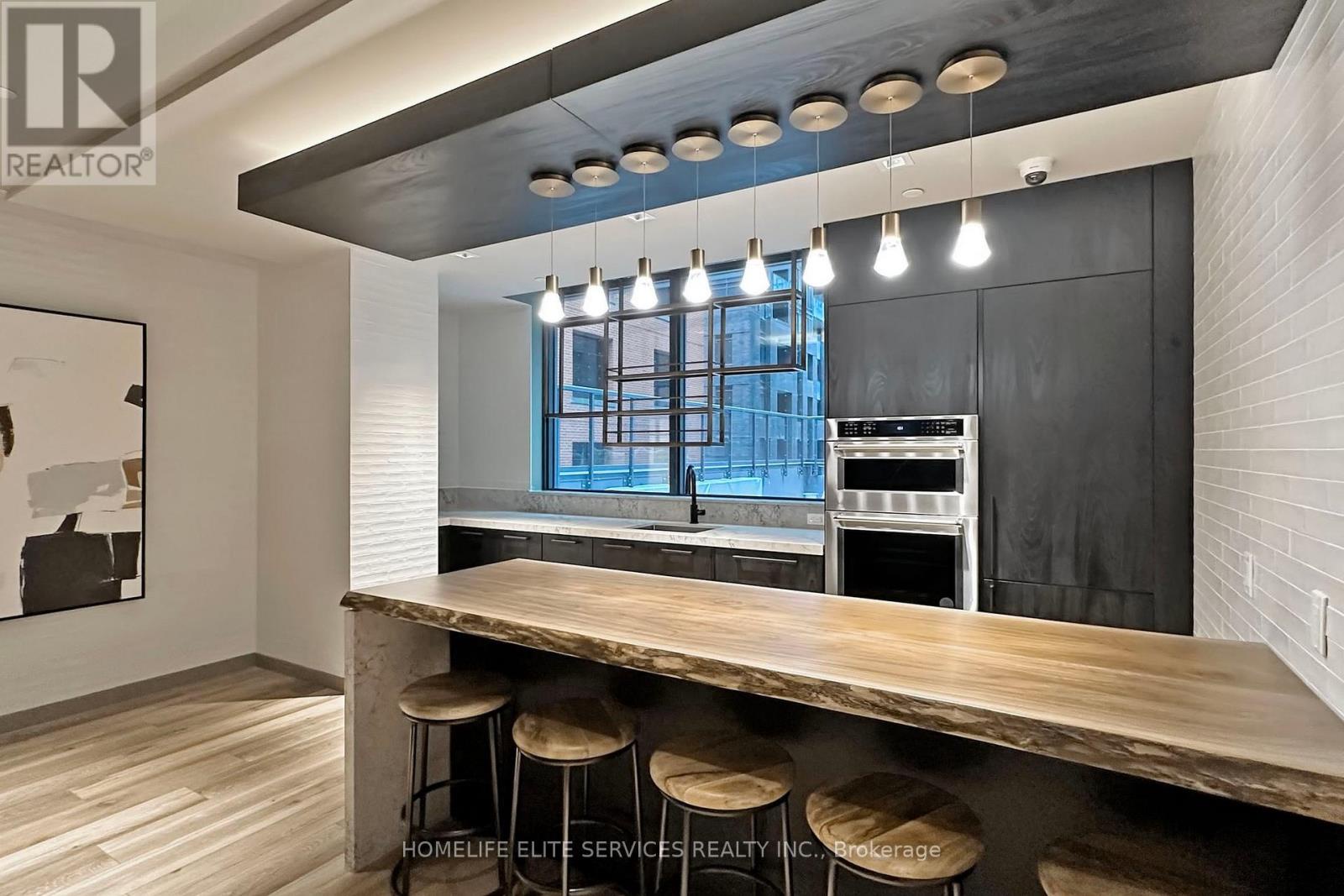 702 - 327 King Street W, Toronto (waterfront Communities), Ontario