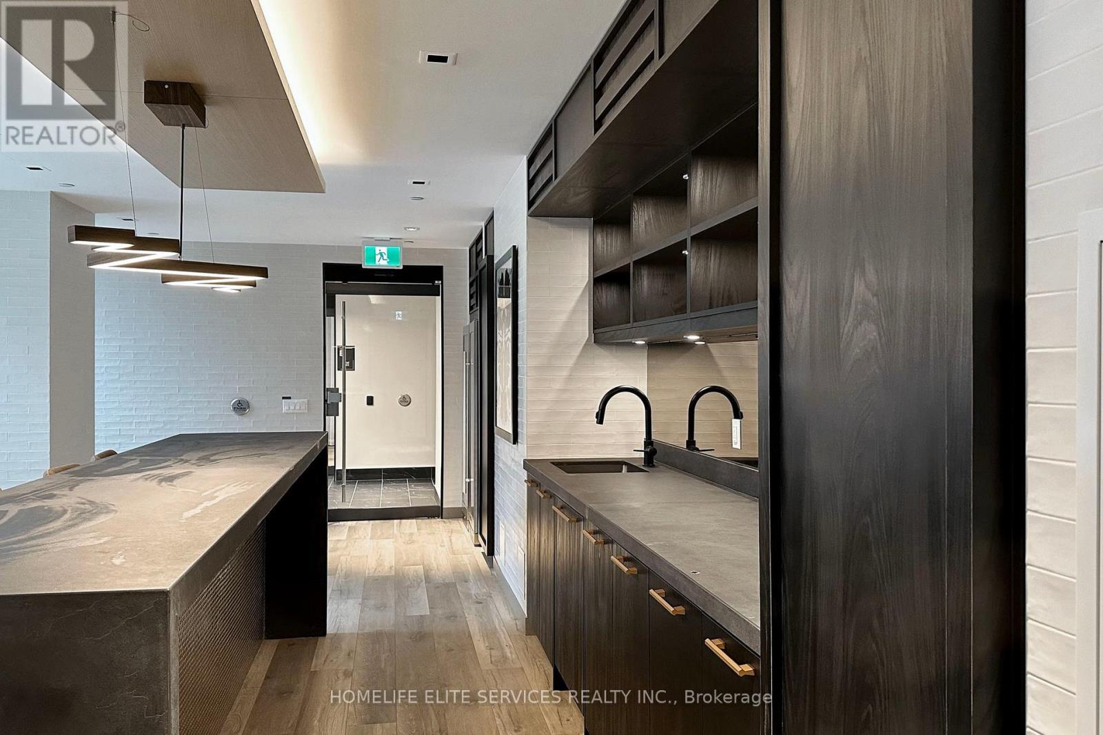 702 - 327 King Street W, Toronto (waterfront Communities), Ontario