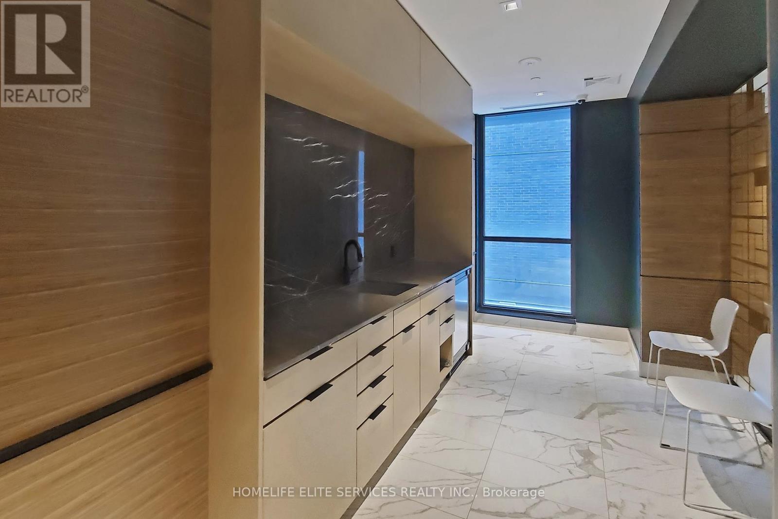 702 - 327 King Street W, Toronto (waterfront Communities), Ontario