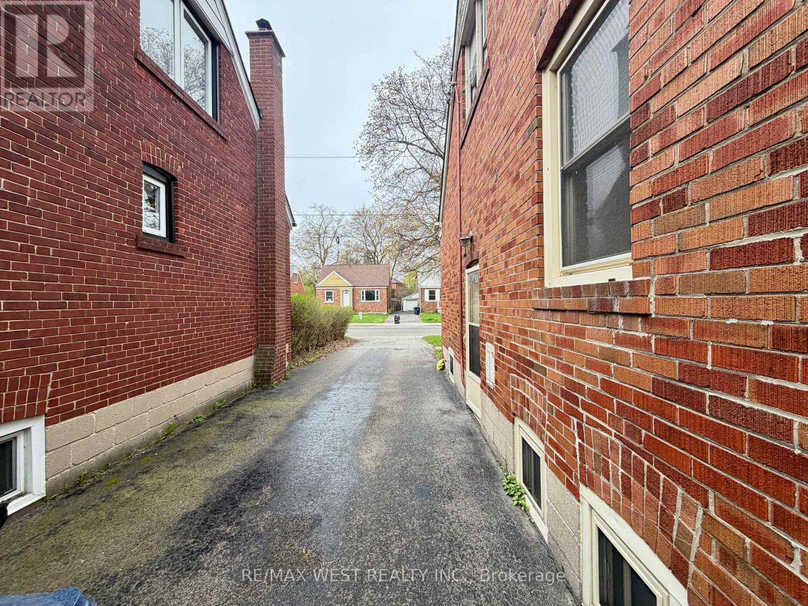 21 Plaxton Drive, Toronto (o'connor-parkview), Ontario