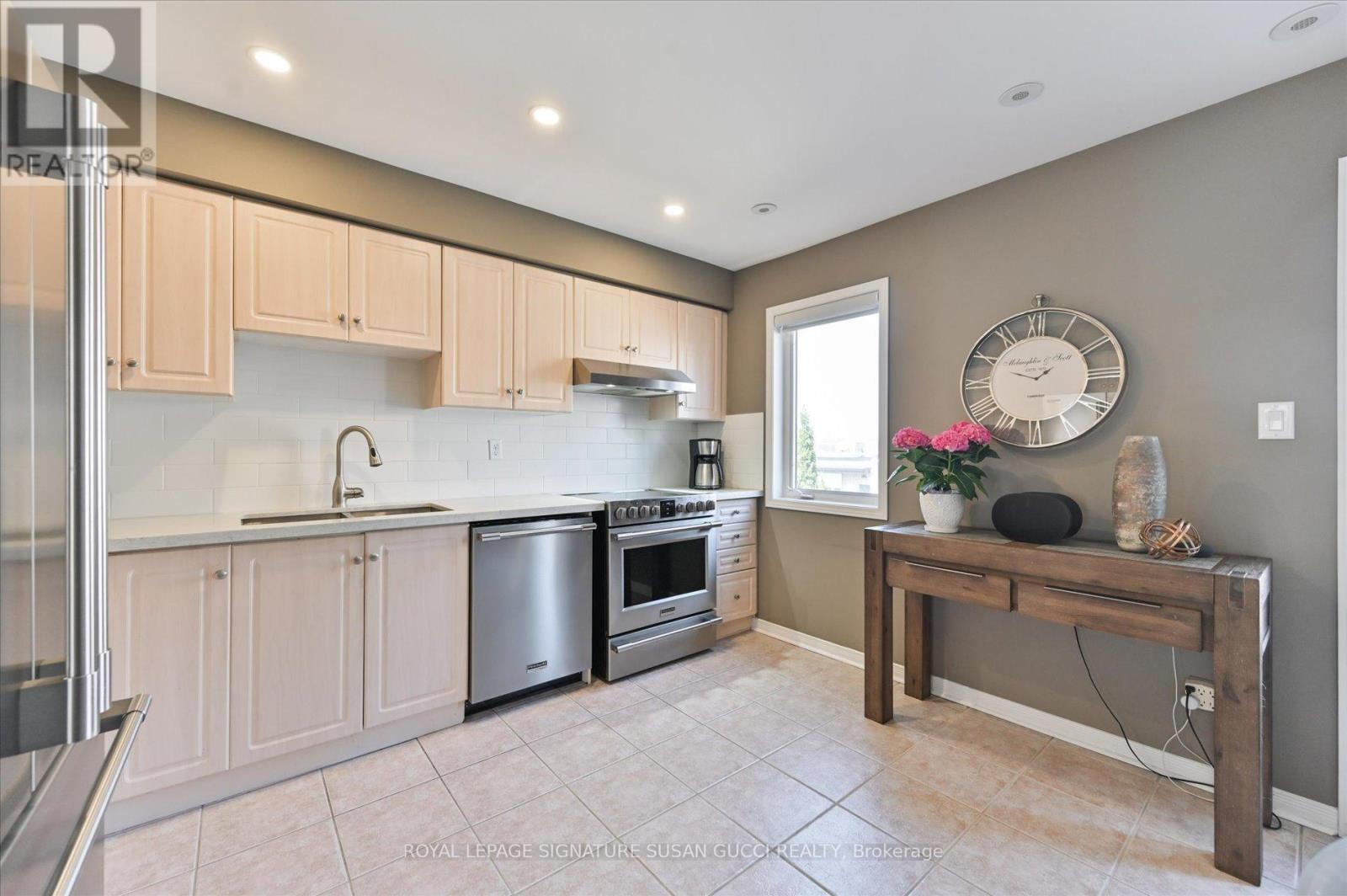 4 Blair Street, Toronto (o'connor-parkview), Ontario