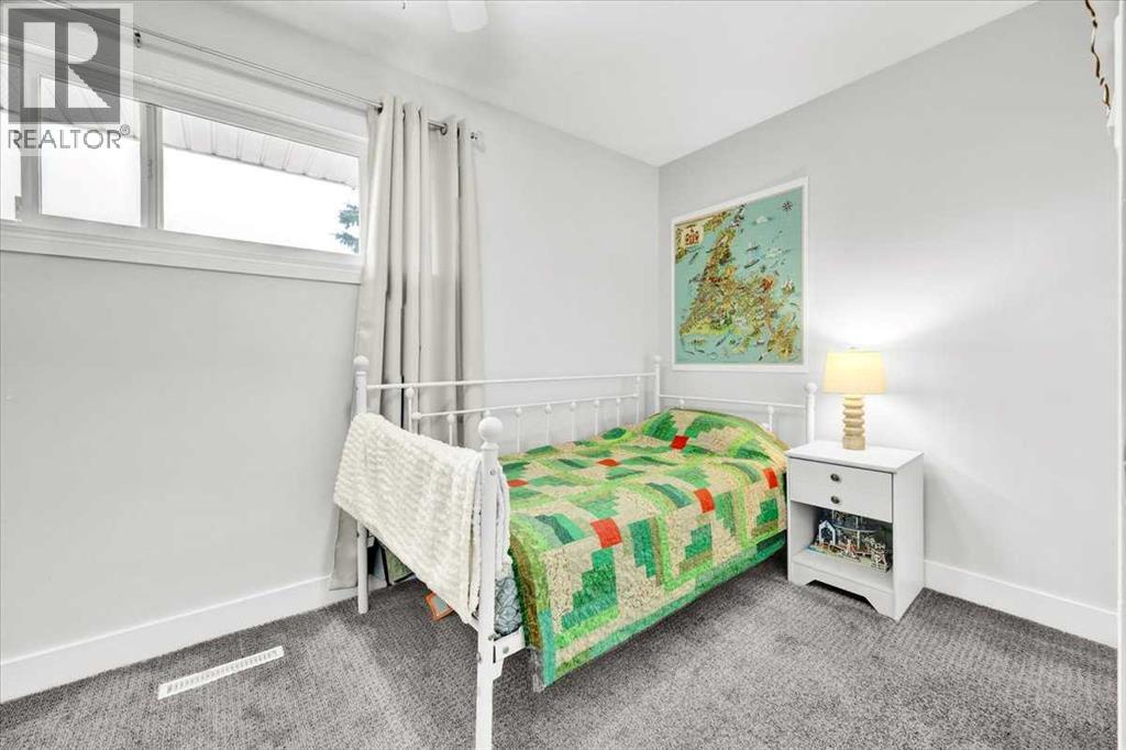 674 Regal Park Ne, Calgary, Alberta