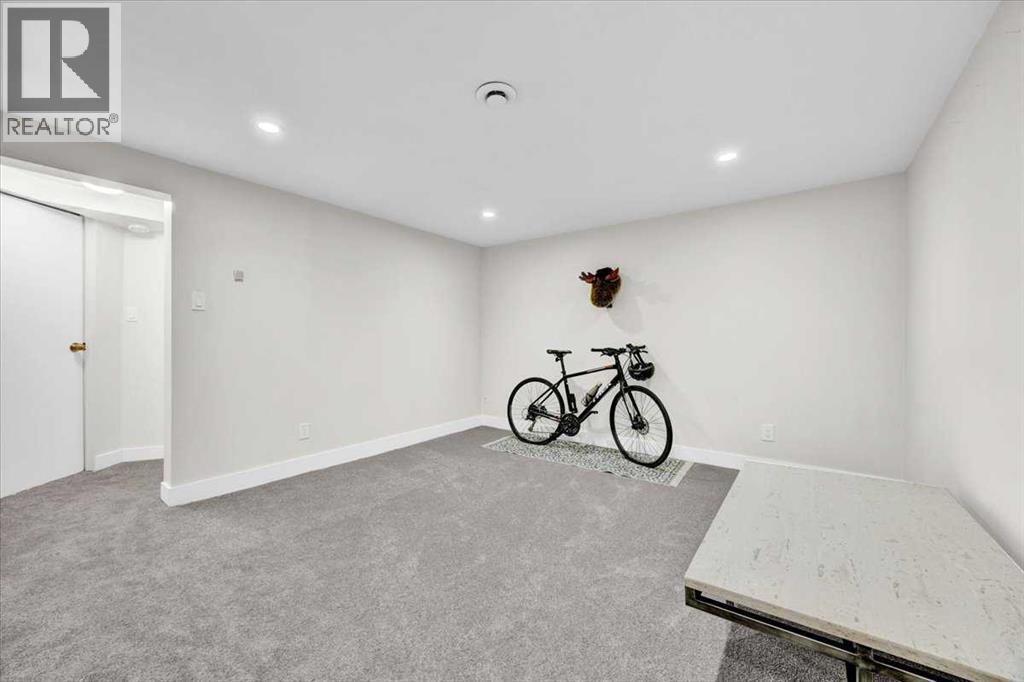 674 Regal Park Ne, Calgary, Alberta