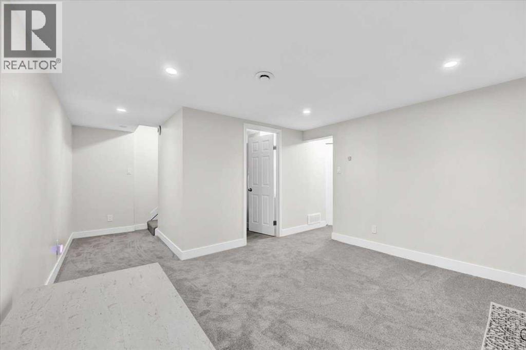 674 Regal Park Ne, Calgary, Alberta