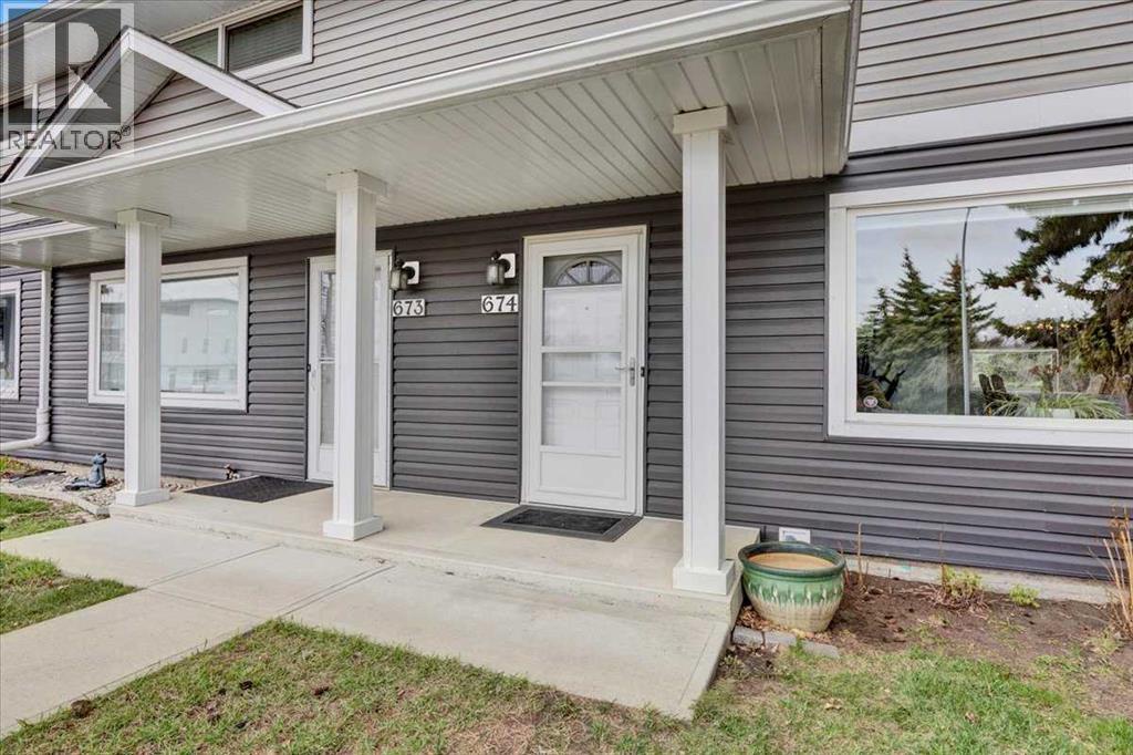 674 Regal Park Ne, Calgary, Alberta