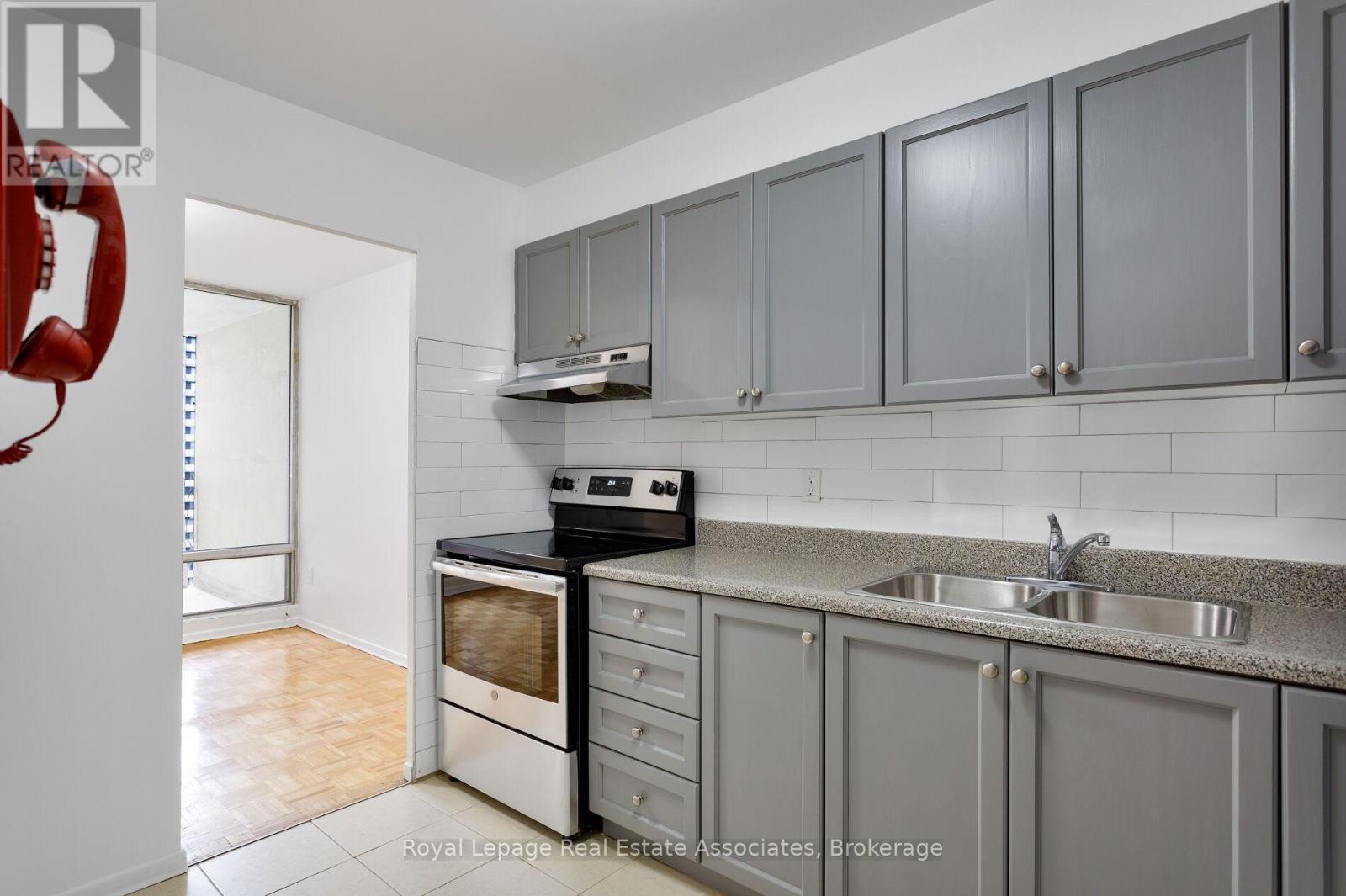 1710 - 5 Massey Square, Toronto (crescent Town), Ontario