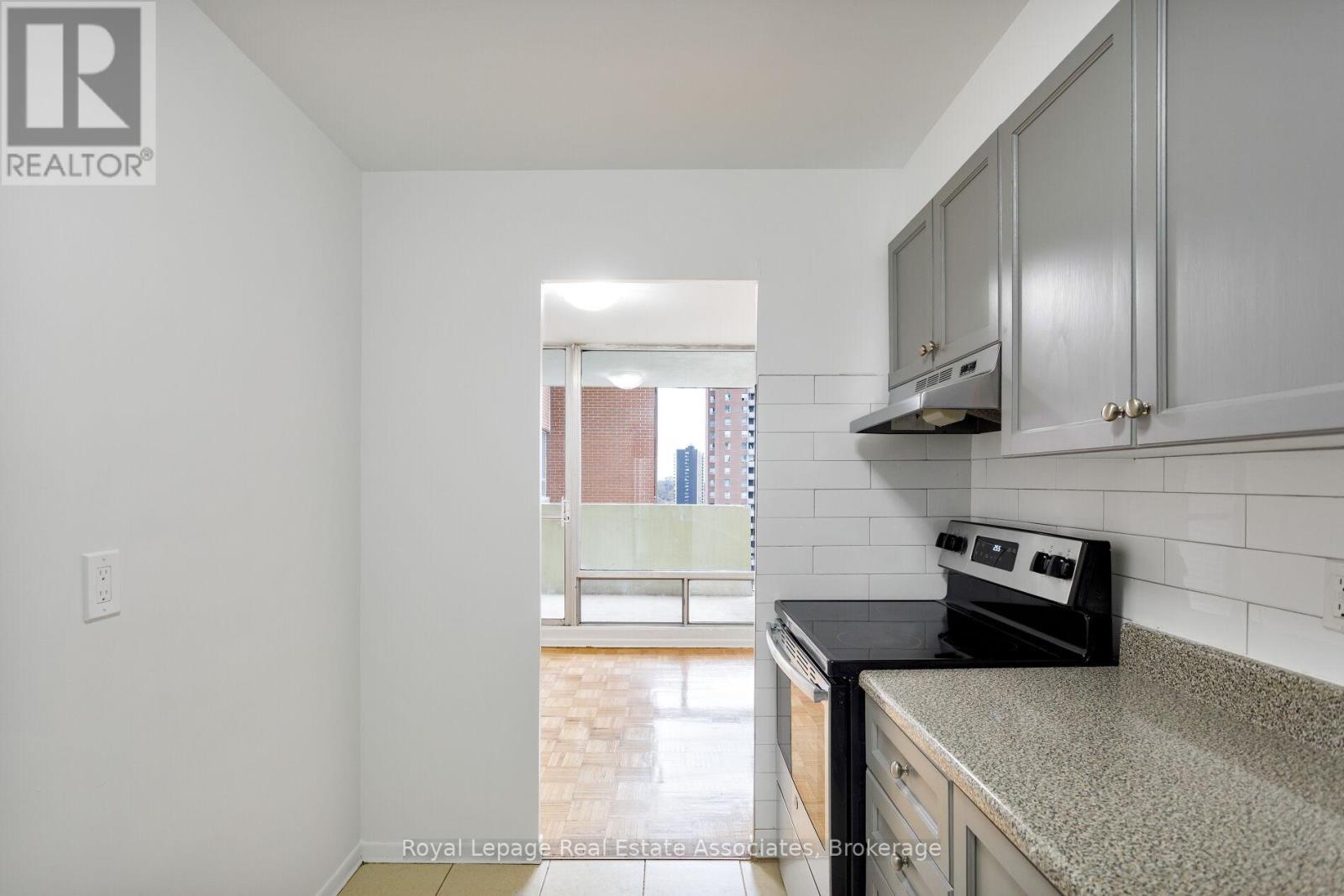 1710 - 5 Massey Square, Toronto (crescent Town), Ontario