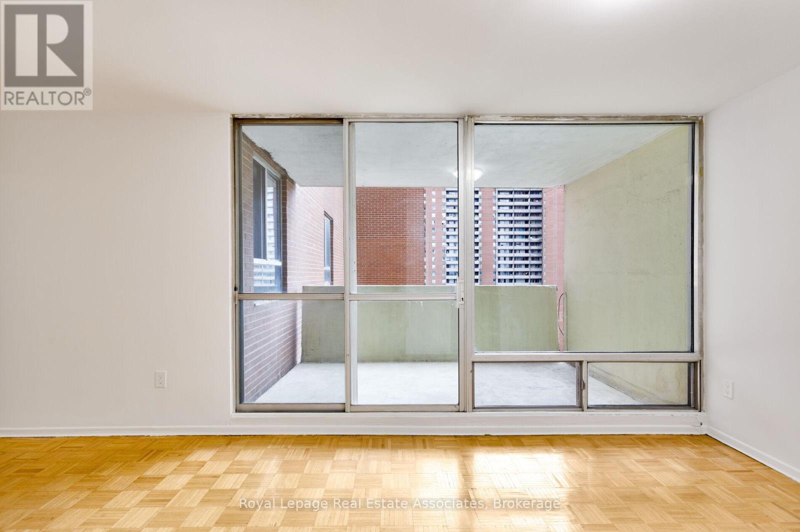 1710 - 5 Massey Square, Toronto (crescent Town), Ontario