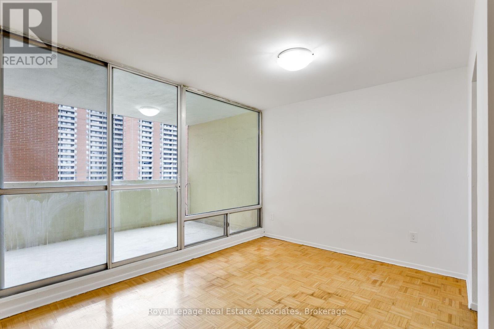 1710 - 5 Massey Square, Toronto (crescent Town), Ontario