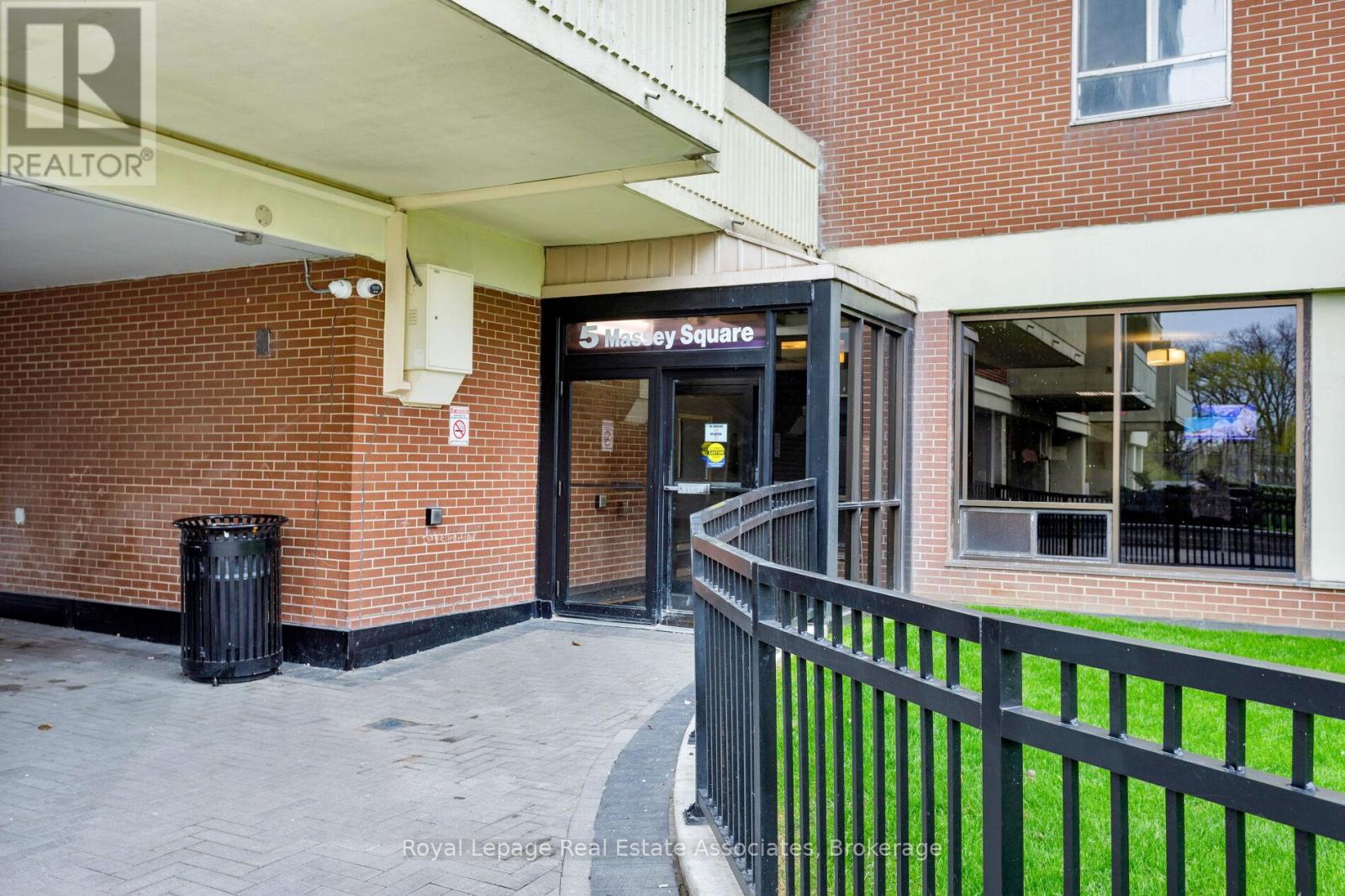 1710 - 5 Massey Square, Toronto (crescent Town), Ontario