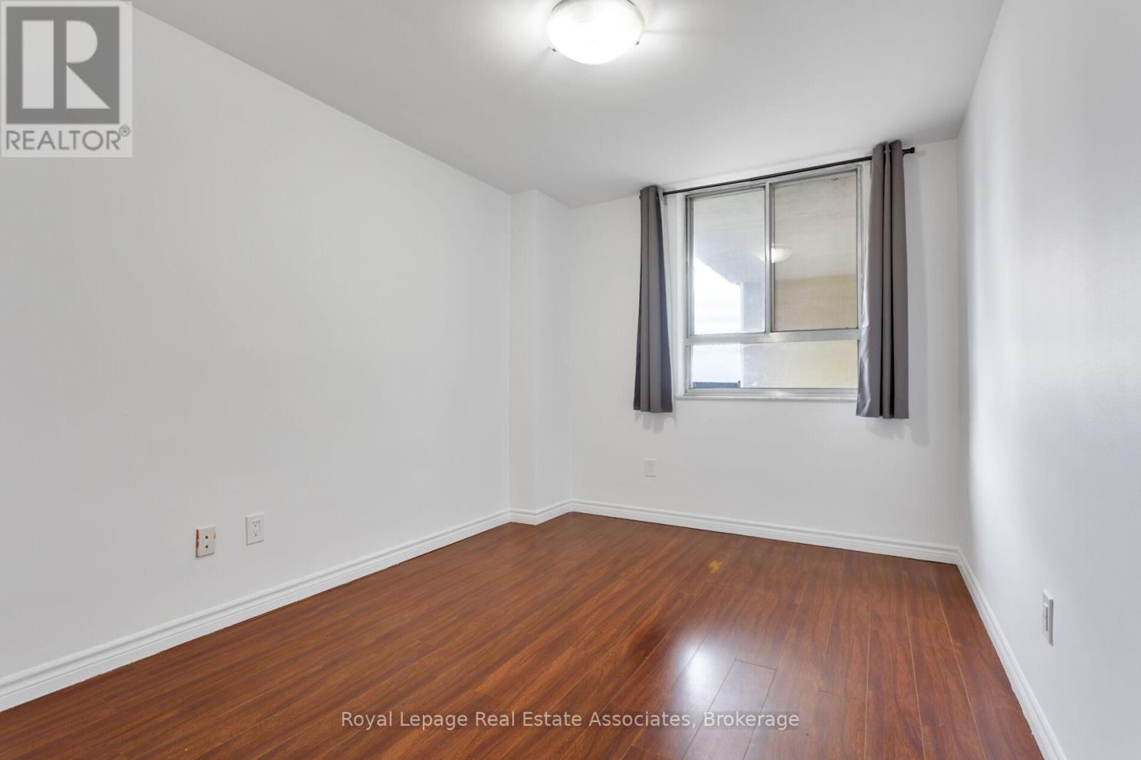 1710 - 5 Massey Square, Toronto (crescent Town), Ontario