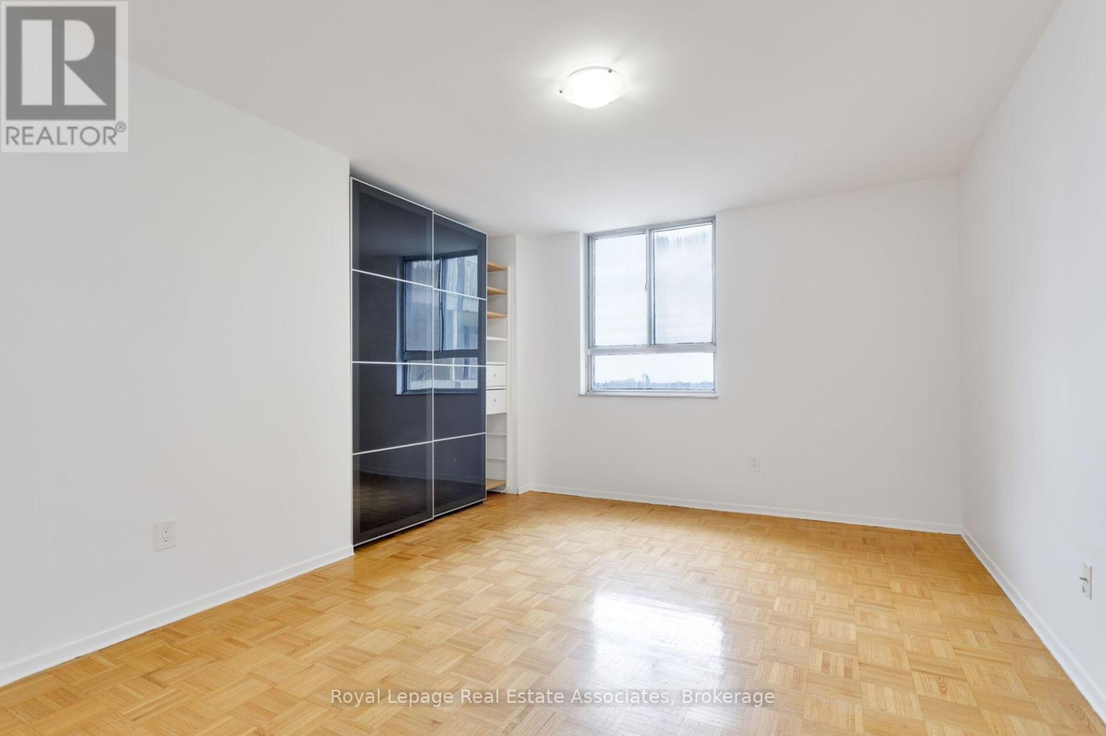 1710 - 5 Massey Square, Toronto (crescent Town), Ontario