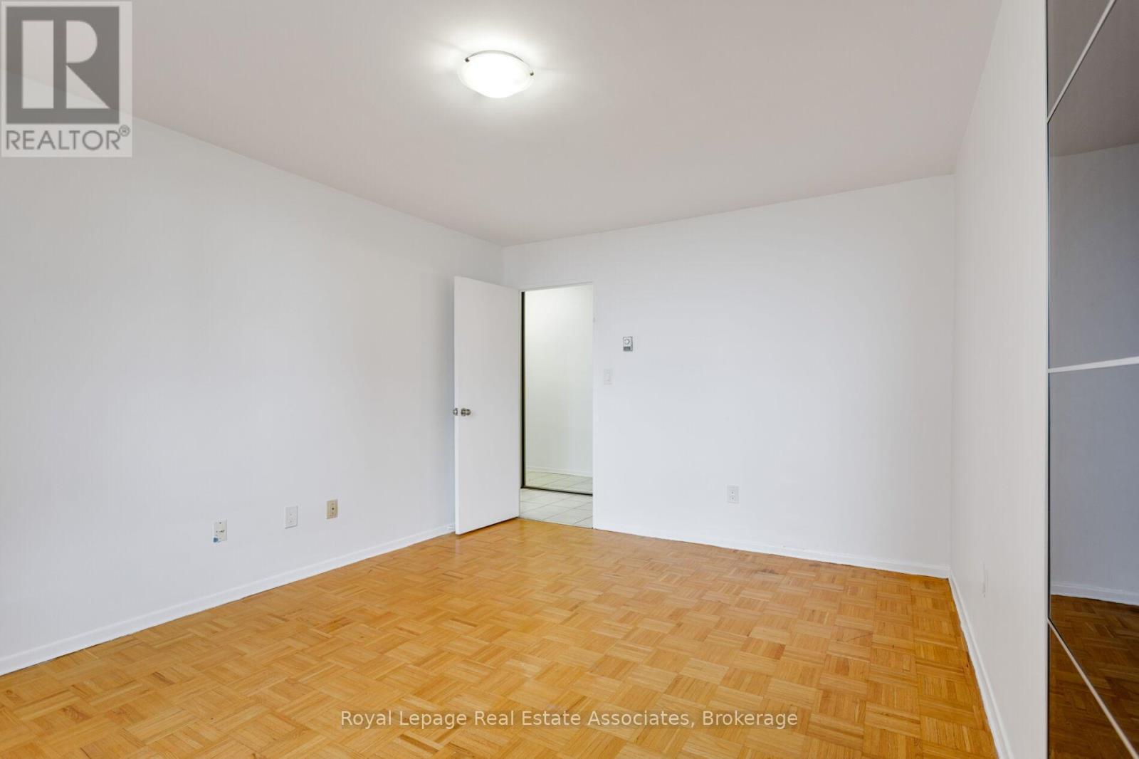 1710 - 5 Massey Square, Toronto (crescent Town), Ontario