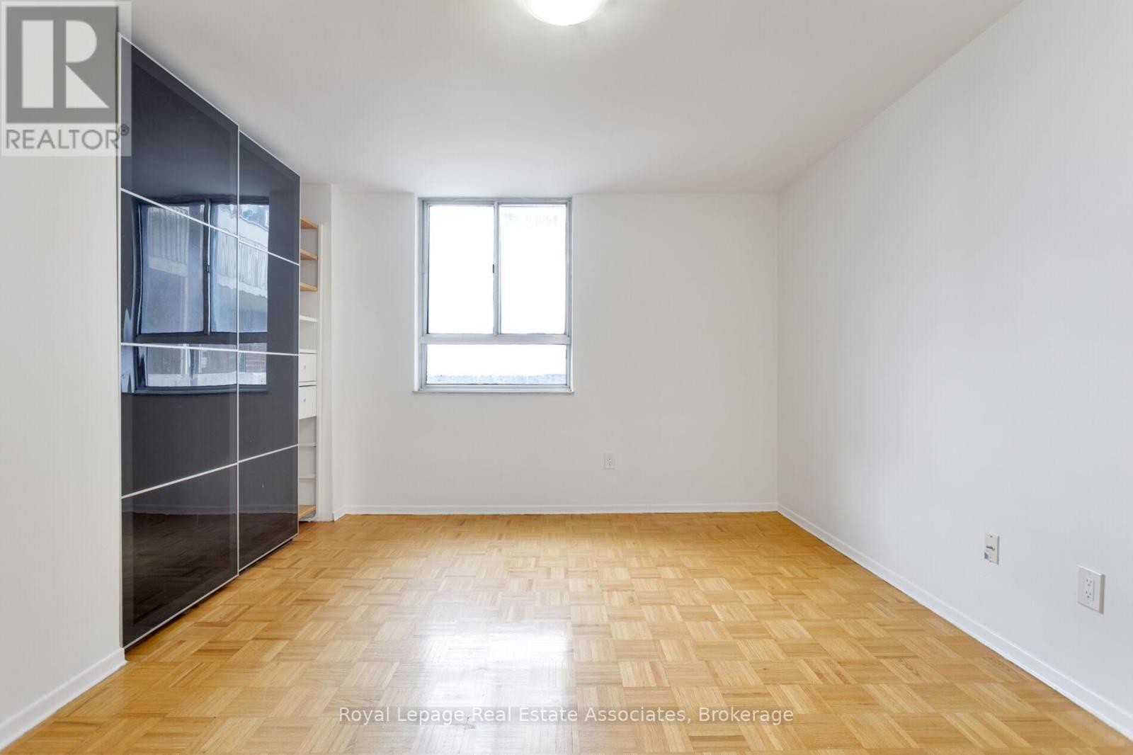 1710 - 5 Massey Square, Toronto (crescent Town), Ontario