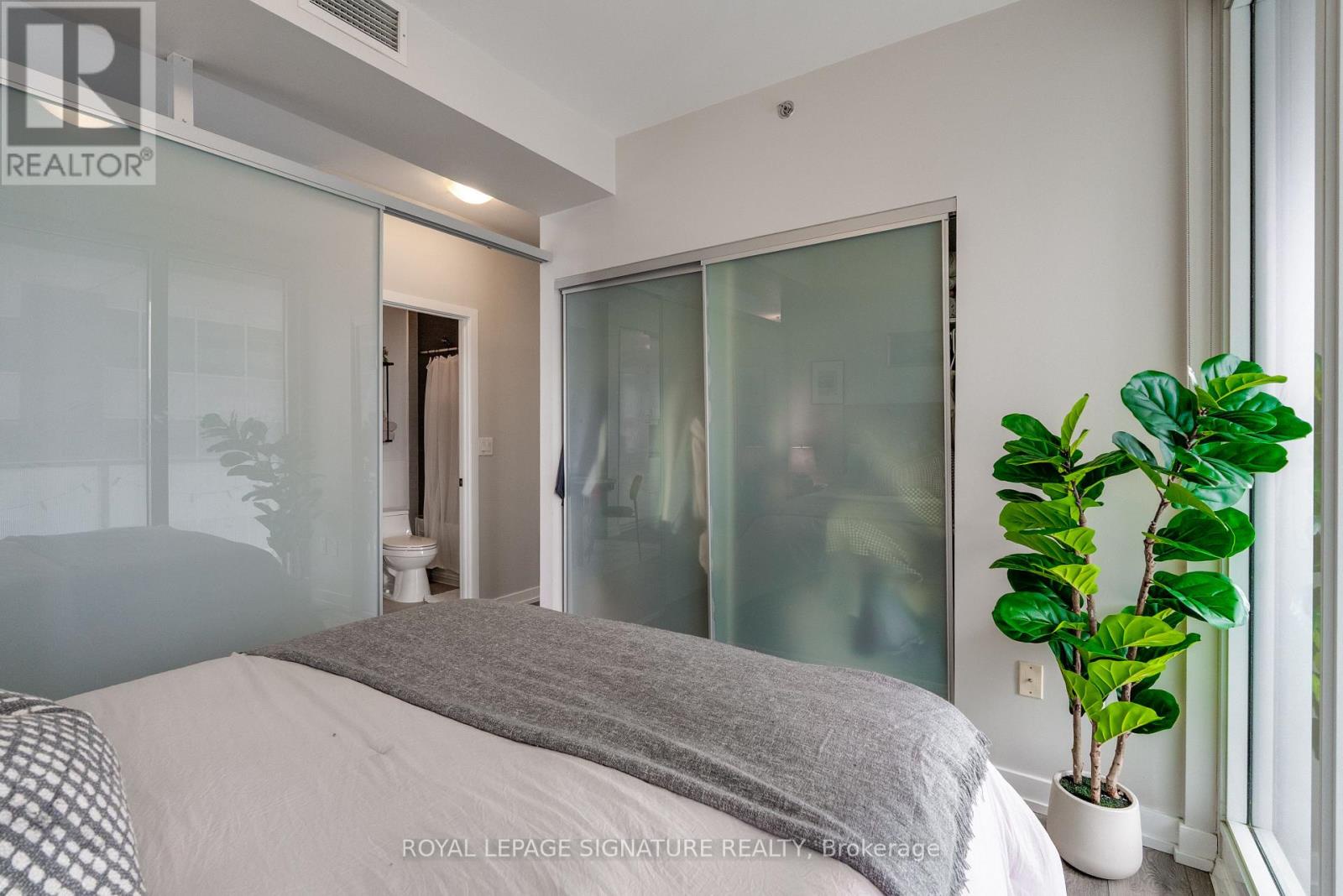 2503 - 426 University Avenue, Toronto (university), Ontario