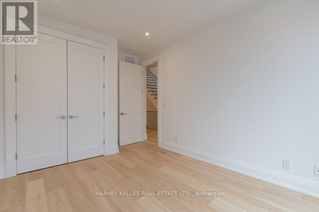 32 Evergreen Gardens, Toronto (leaside), Ontario