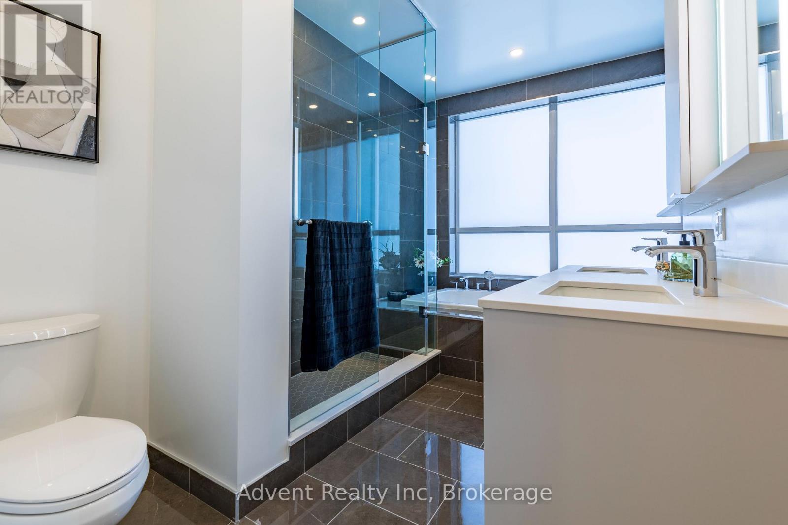 Ph02 - 8 Cedarland Drive, Markham (unionville), Ontario