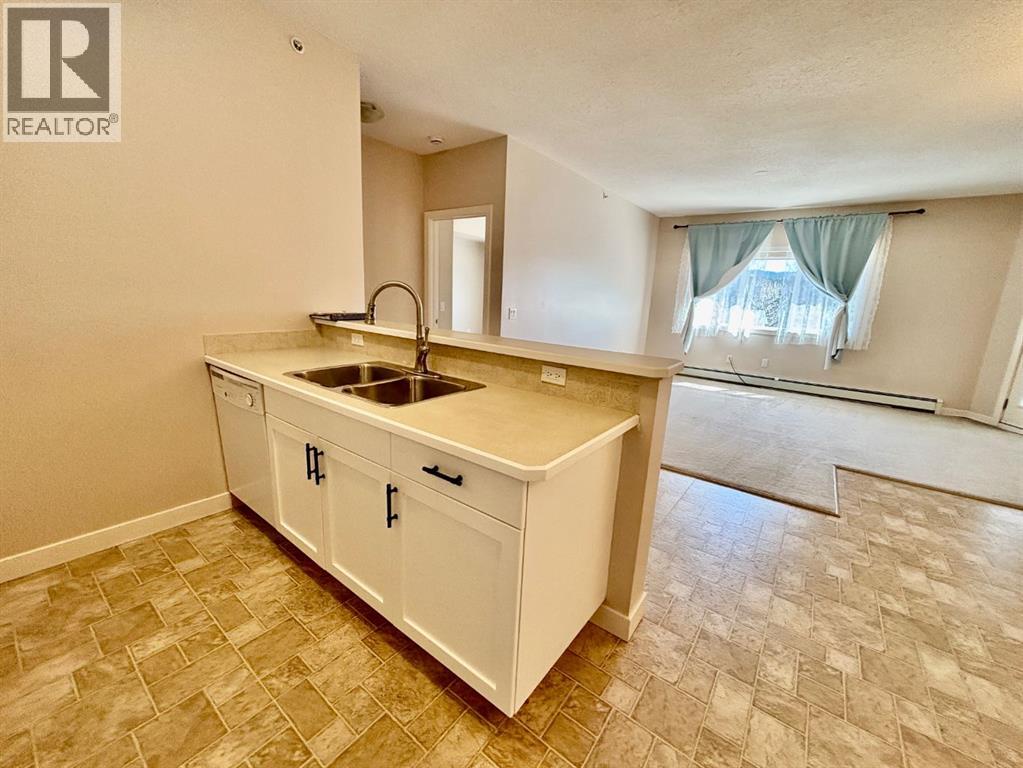 309, 109 Seabolt Drive, Hinton, Alberta