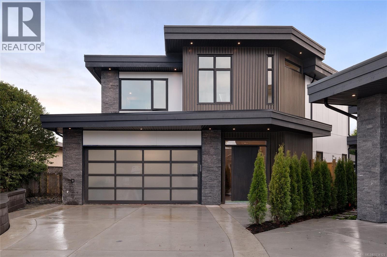 2295 Adela Pl, Sidney, British Columbia