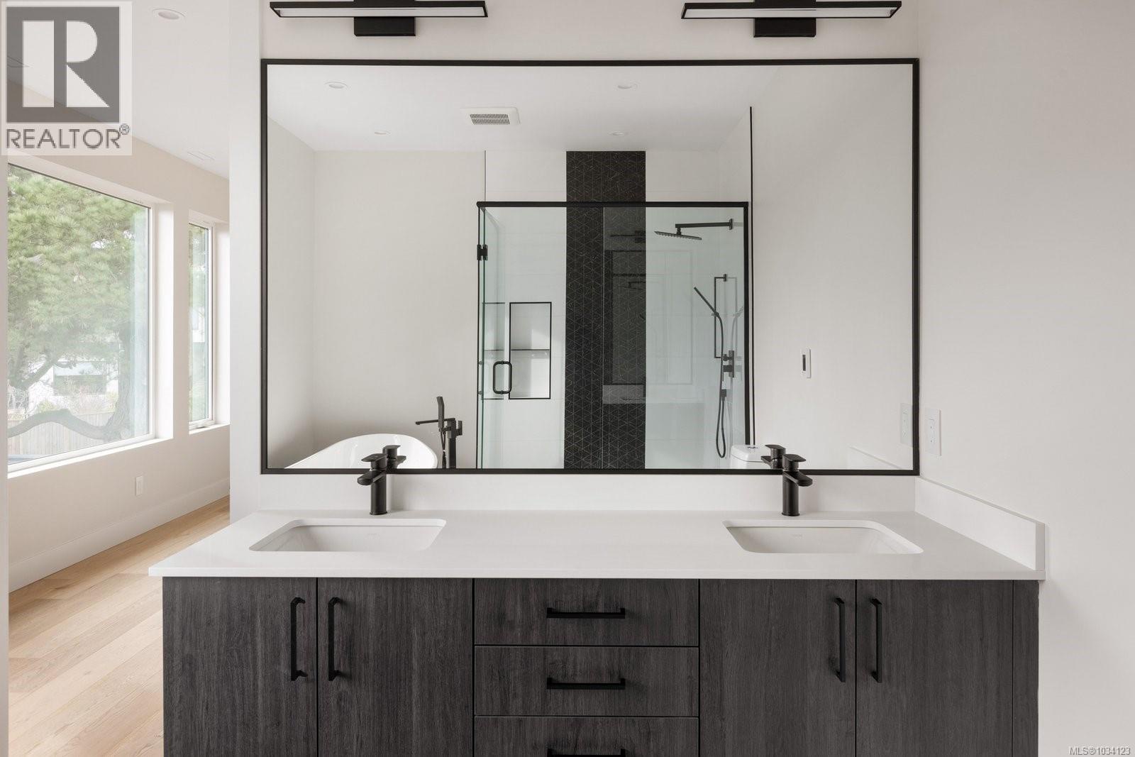 2295 Adela Pl, Sidney, British Columbia
