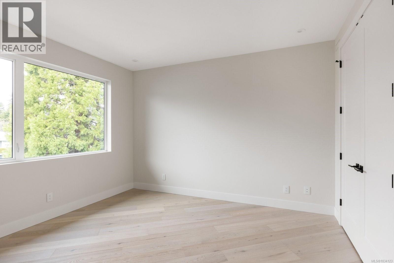 2295 Adela Pl, Sidney, British Columbia