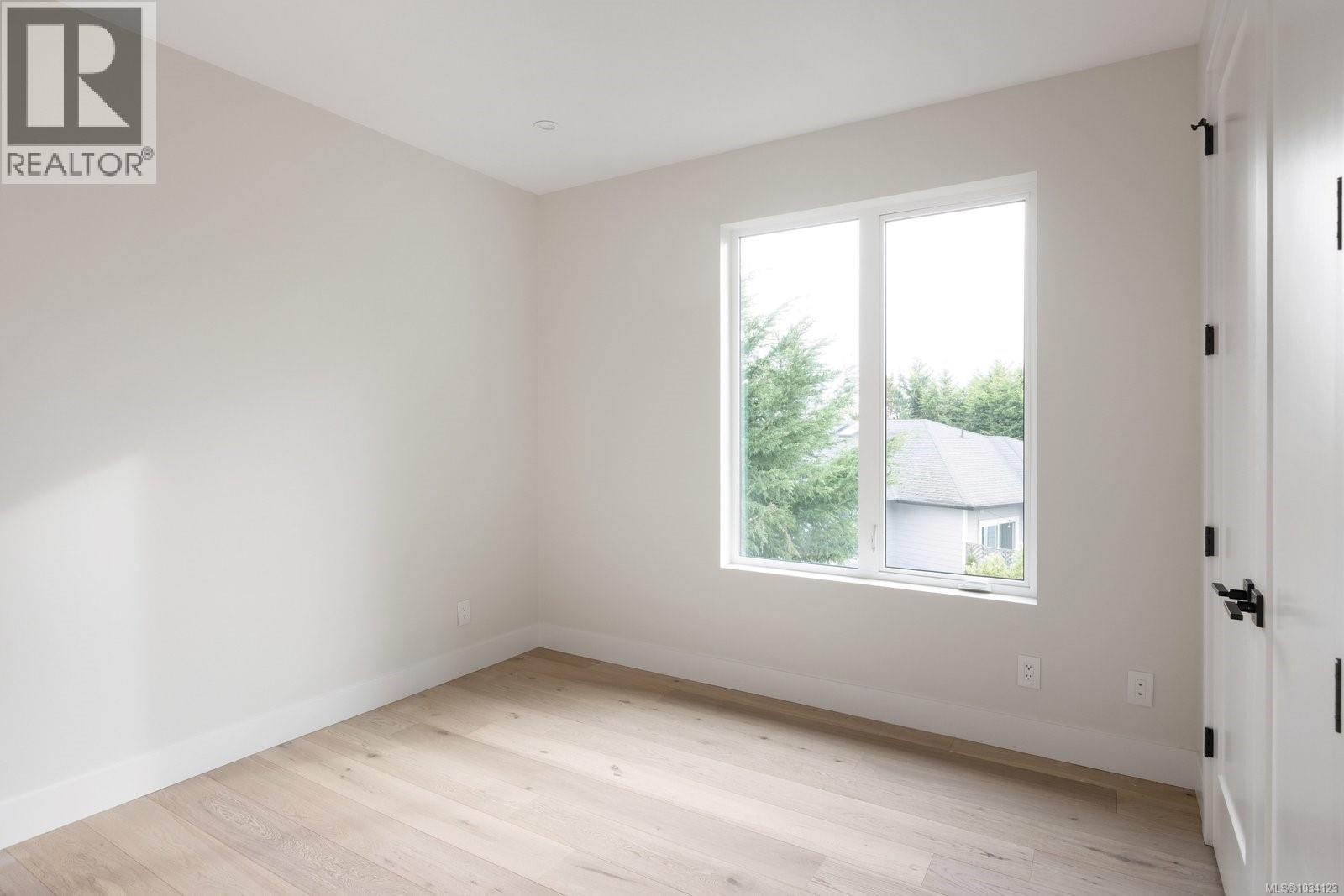2295 Adela Pl, Sidney, British Columbia