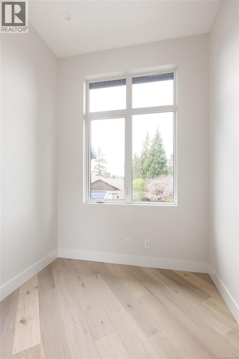 2295 Adela Pl, Sidney, British Columbia