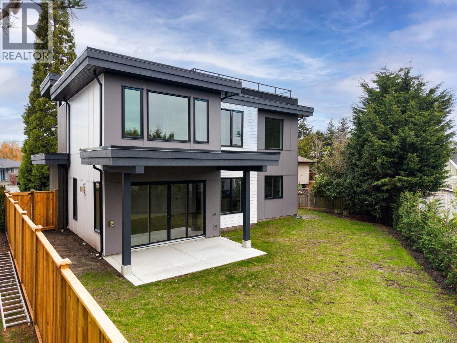2295 Adela Pl, Sidney, British Columbia
