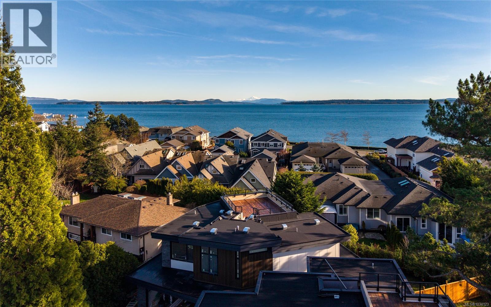 2295 Adela Pl, Sidney, British Columbia