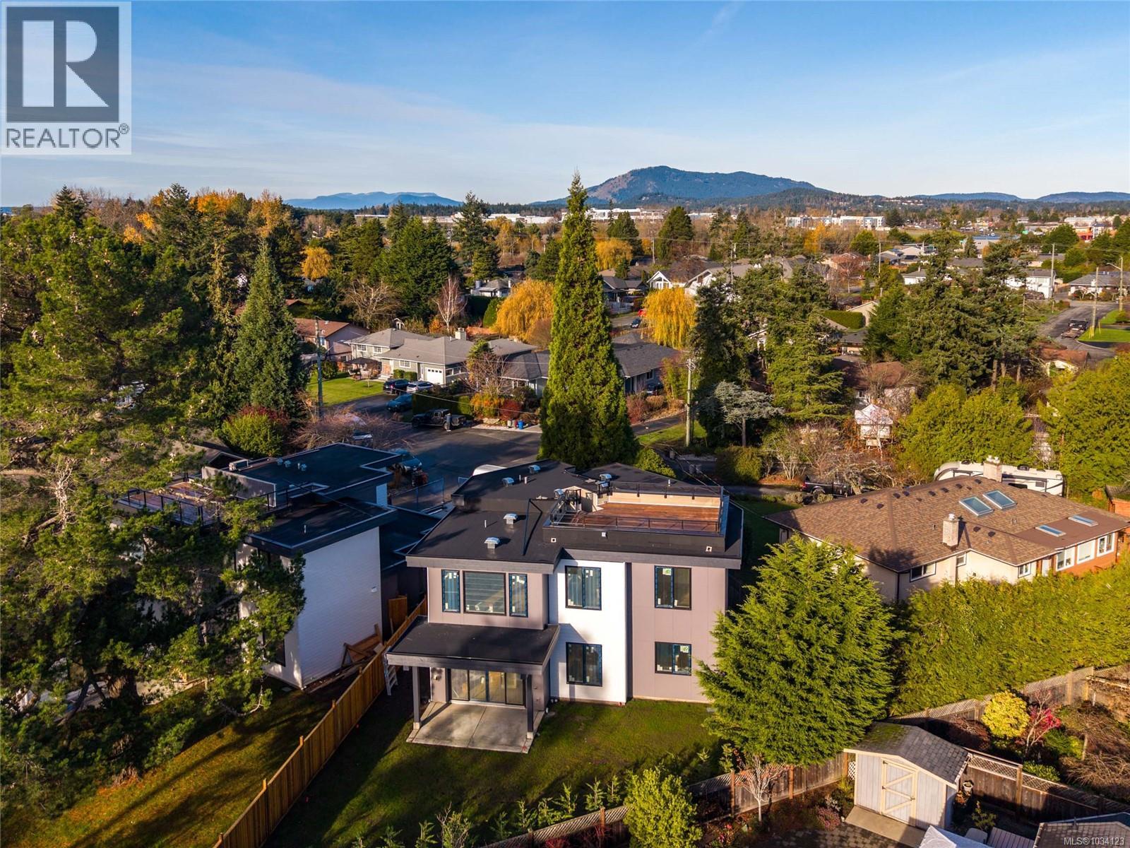 2295 Adela Pl, Sidney, British Columbia