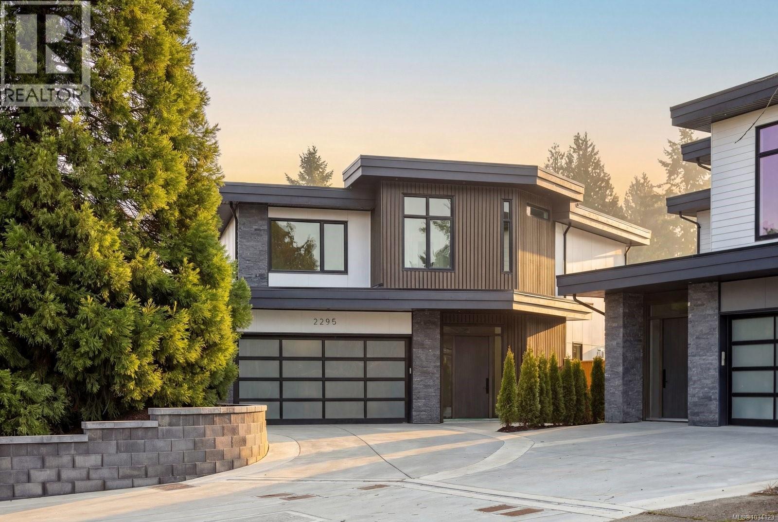 2295 Adela Pl, Sidney, British Columbia