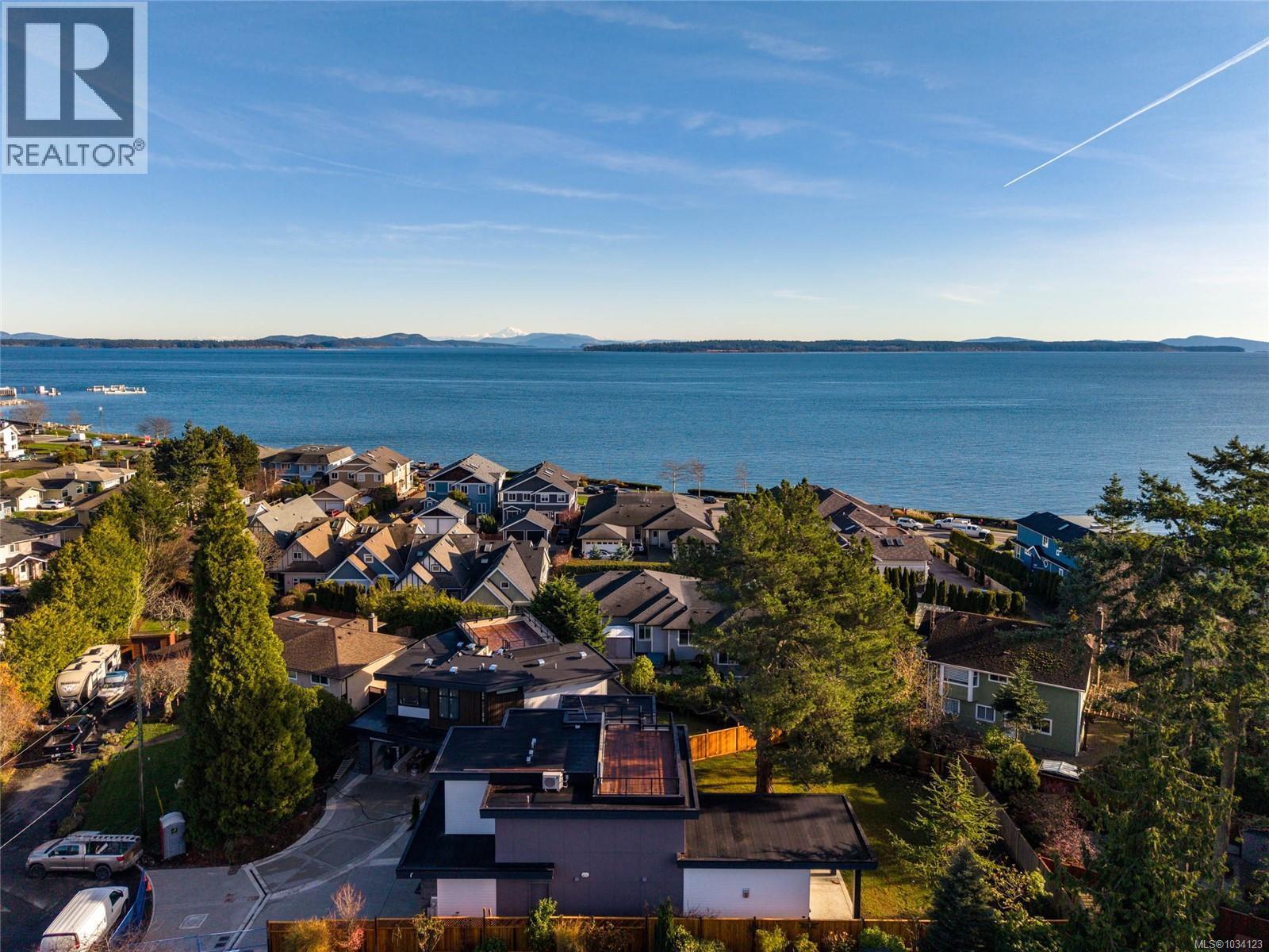 2295 Adela Pl, Sidney, British Columbia