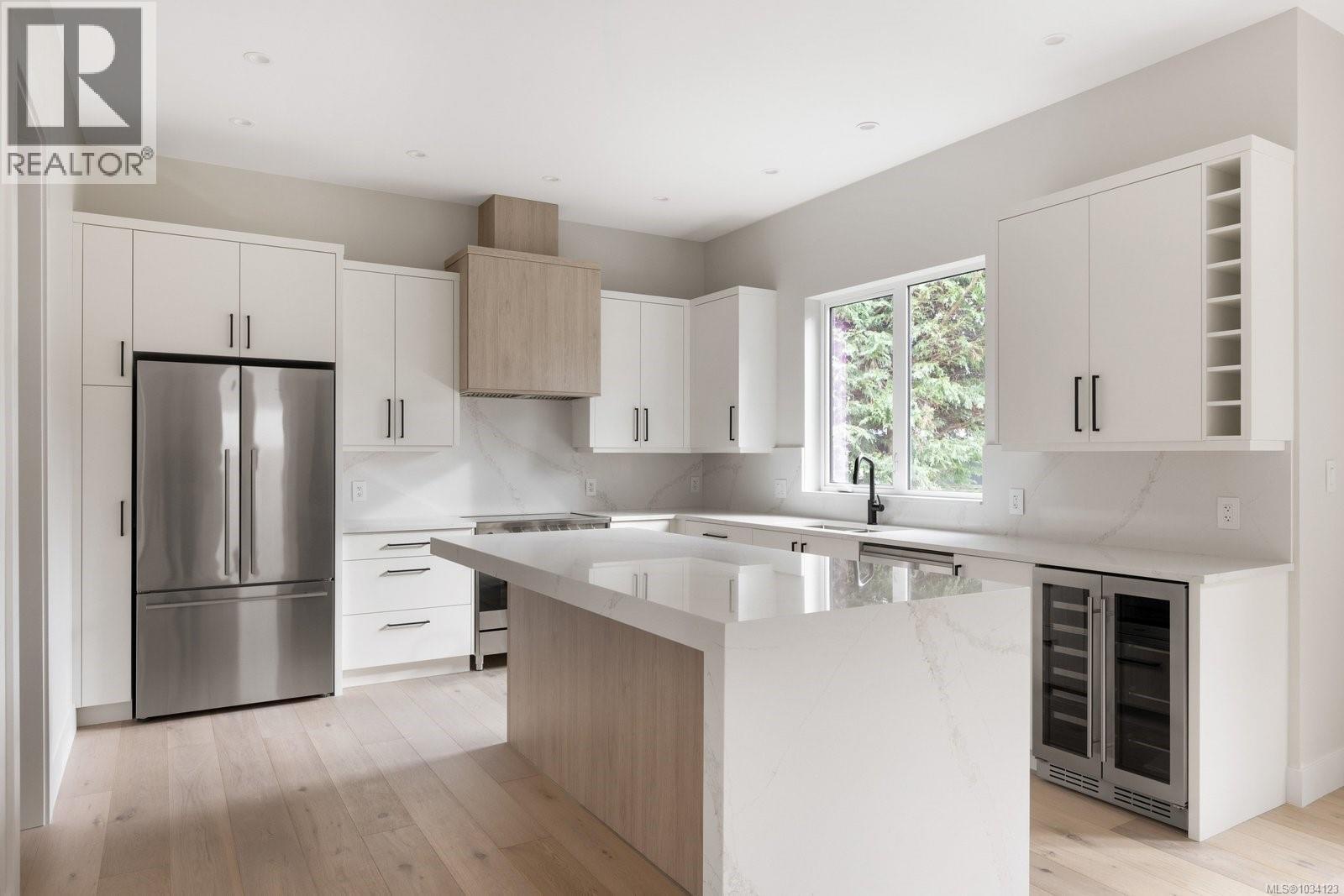 2295 Adela Pl, Sidney, British Columbia