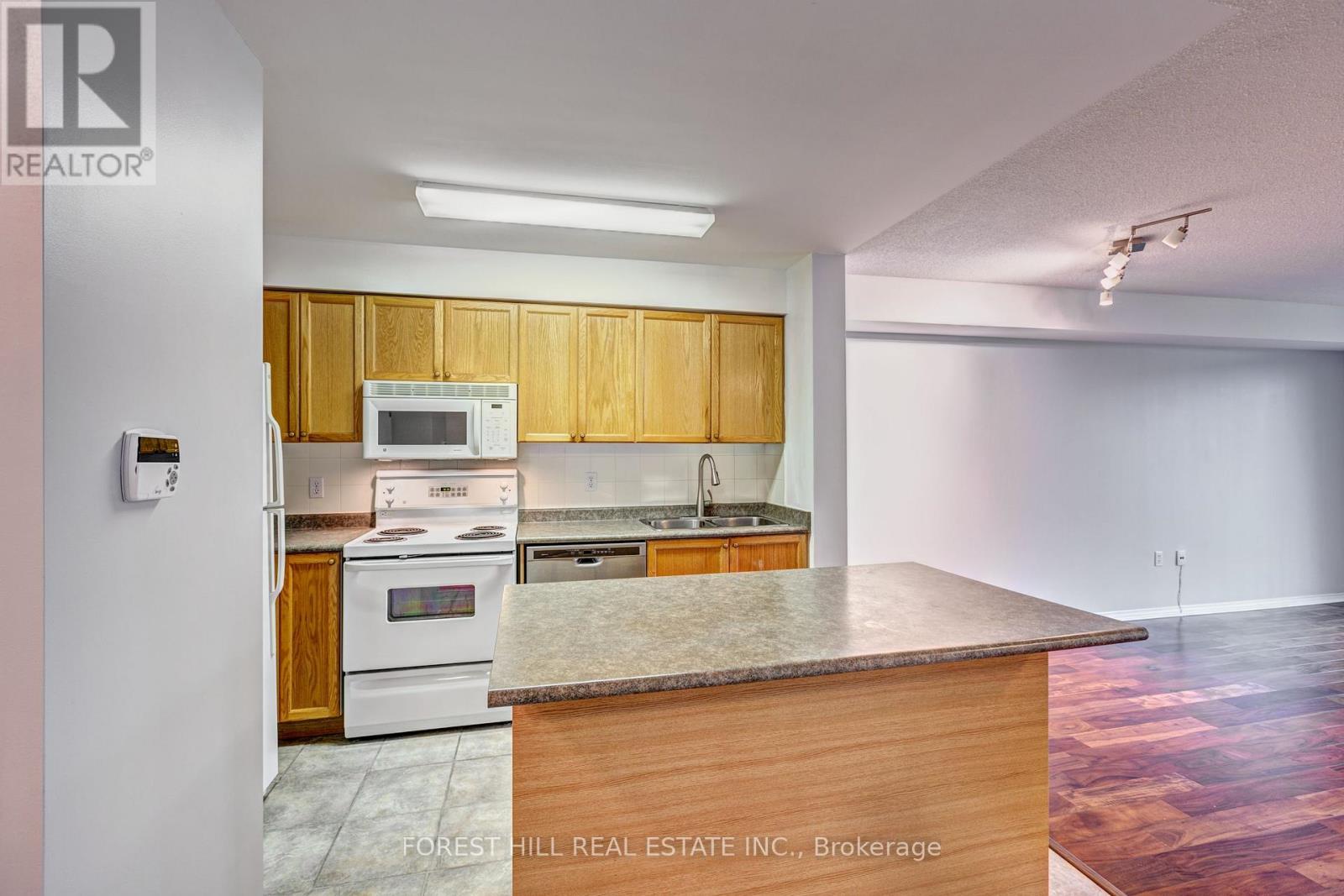 709 - 17 Michael Power Place, Toronto (islington-city Centre West), Ontario