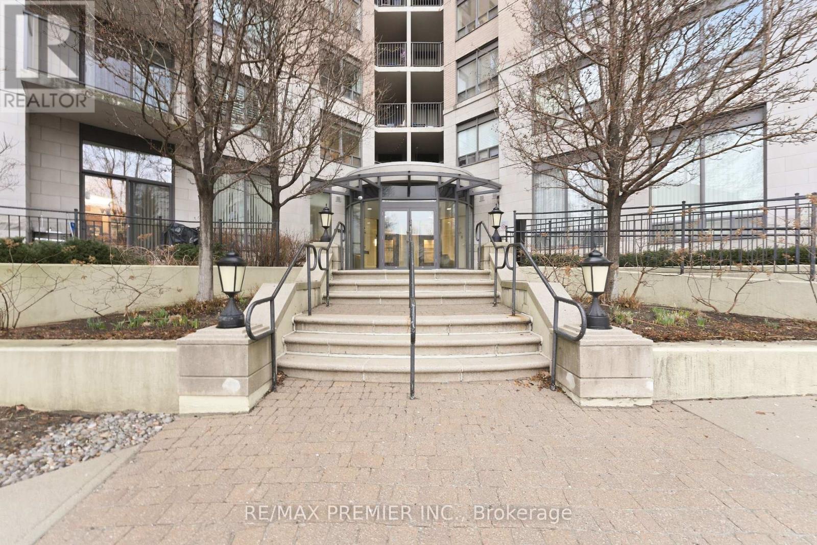 Ph20 - 16 Dallimore Circle, Toronto (banbury-don Mills), Ontario