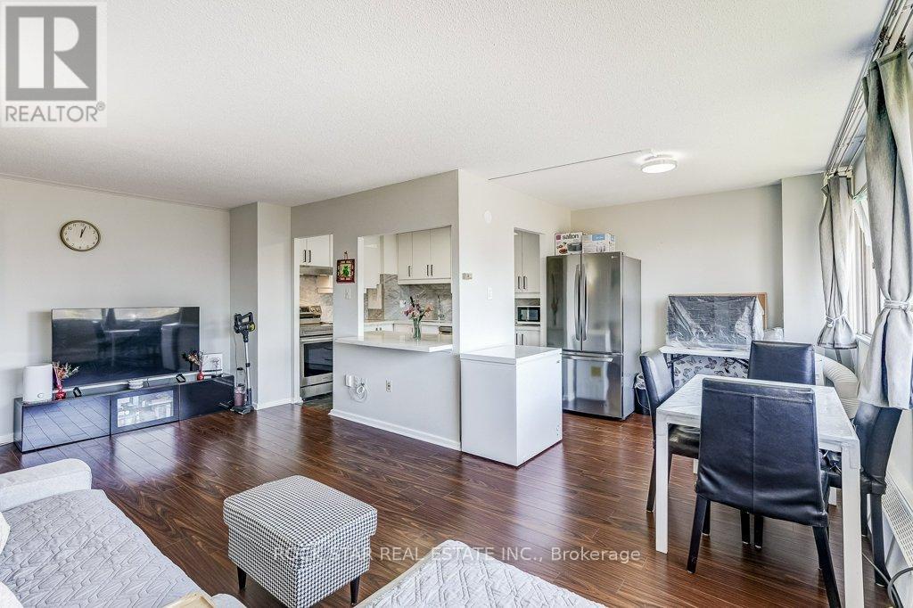 708 - 10 Sunny Glenway, Toronto (flemingdon Park), Ontario