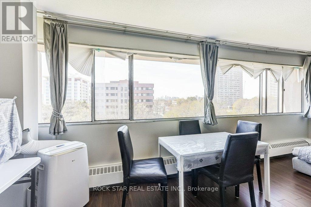 708 - 10 Sunny Glenway, Toronto (flemingdon Park), Ontario