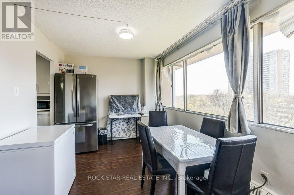 708 - 10 Sunny Glenway, Toronto (flemingdon Park), Ontario