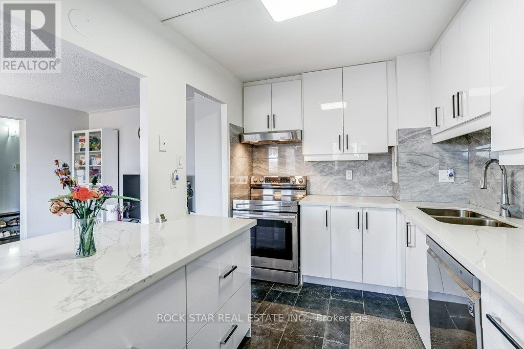 708 - 10 Sunny Glenway, Toronto (flemingdon Park), Ontario