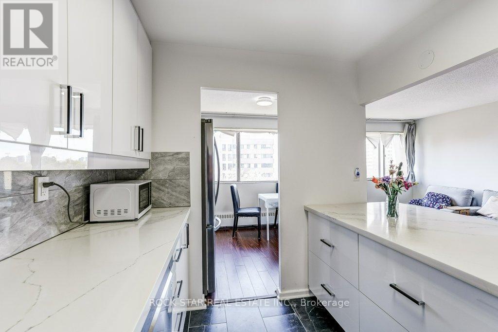 708 - 10 Sunny Glenway, Toronto (flemingdon Park), Ontario