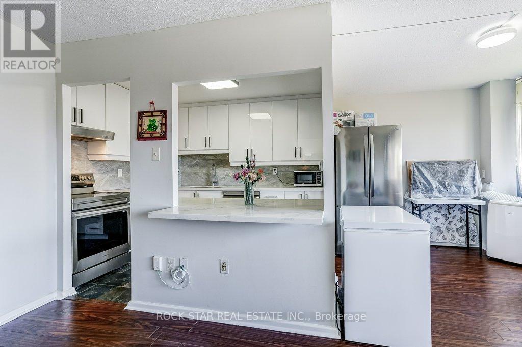 708 - 10 Sunny Glenway, Toronto (flemingdon Park), Ontario