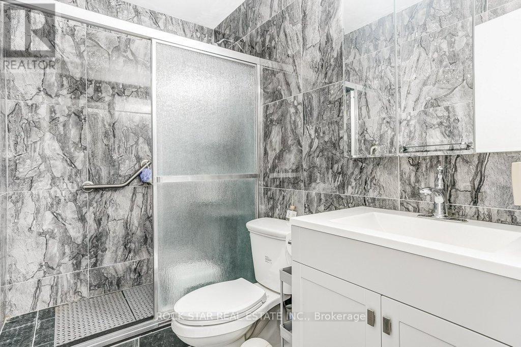 708 - 10 Sunny Glenway, Toronto (flemingdon Park), Ontario