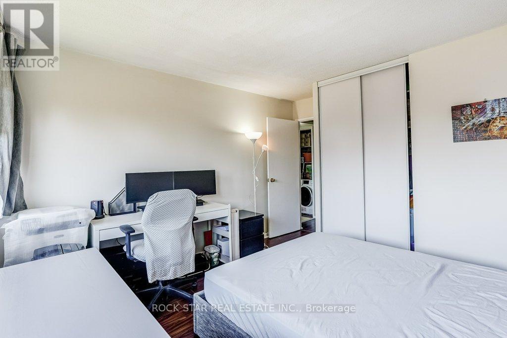 708 - 10 Sunny Glenway, Toronto (flemingdon Park), Ontario
