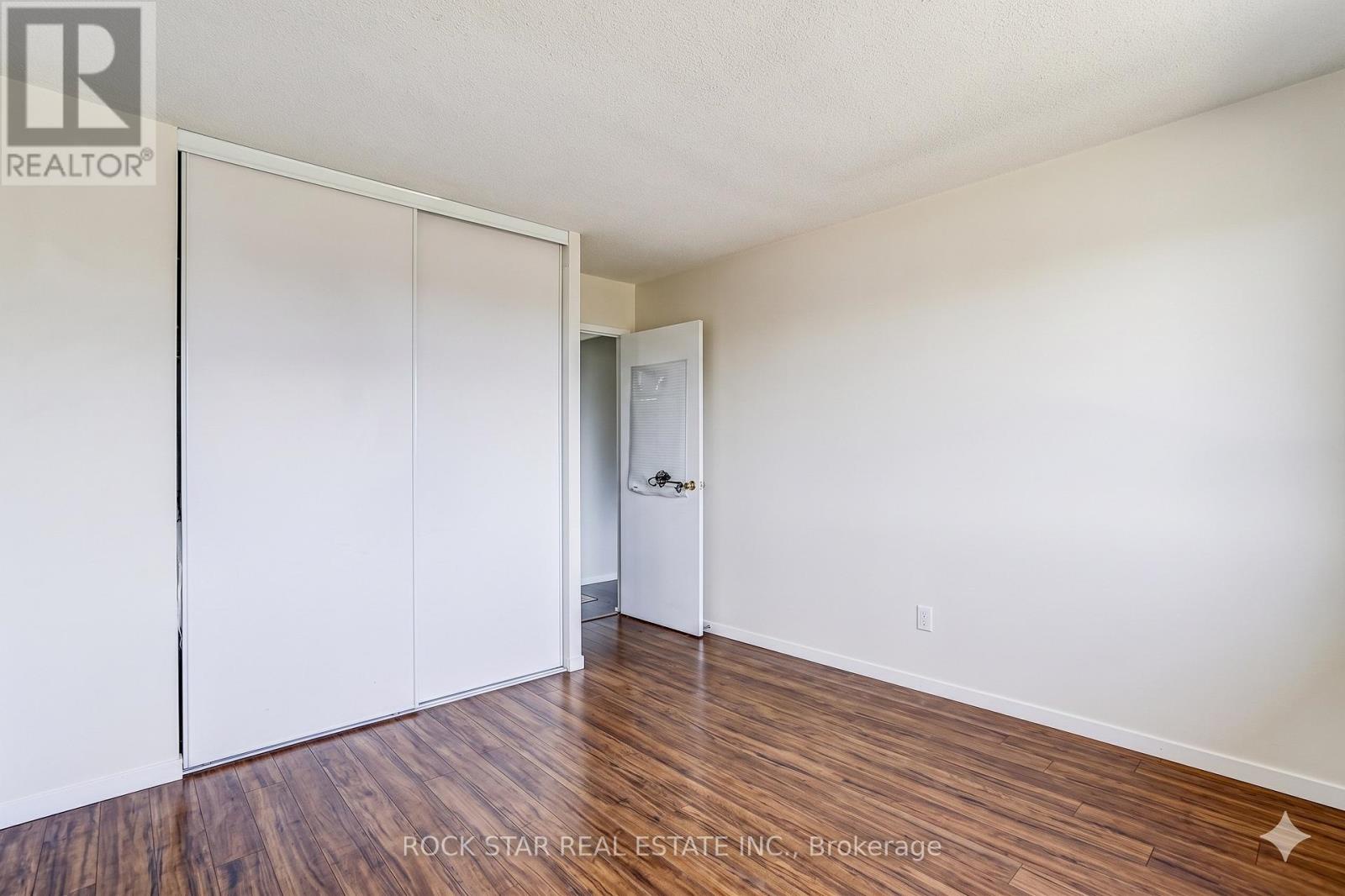 708 - 10 Sunny Glenway, Toronto (flemingdon Park), Ontario
