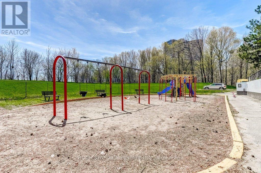 708 - 10 Sunny Glenway, Toronto (flemingdon Park), Ontario