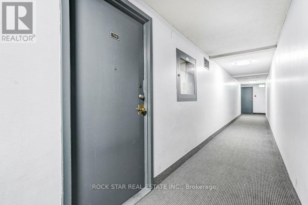 708 - 10 Sunny Glenway, Toronto (flemingdon Park), Ontario